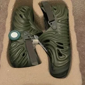 Brand new crocs never worn StockX verification tag still on them CROCS | Shoes | Brand New Crocs Never Worn Stockx  main image 3